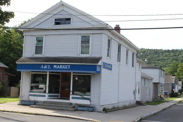 27 Main Street, Chester, MA 01011