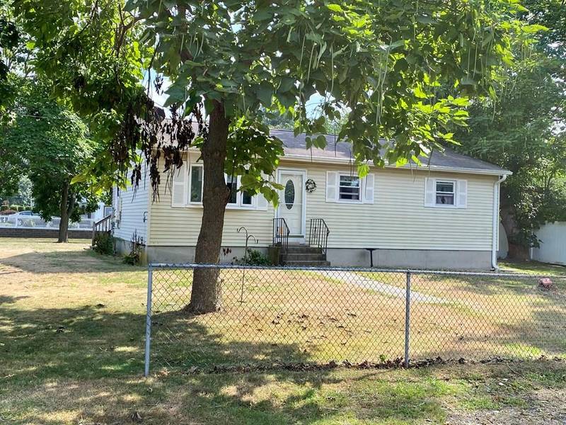 66 Provazza Dr, Seekonk, MA 02771