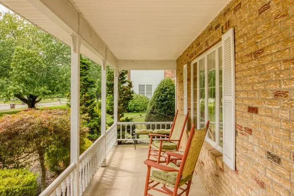 Agawam, MA 01001,33 Charest Ln