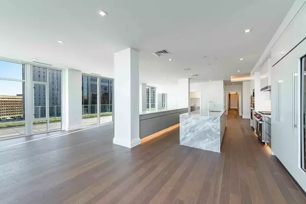 Boston, MA 02114,45 Temple Street #PH1