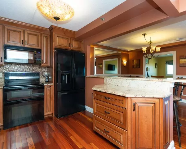 Quincy, MA 02169,100 Cove Way #407