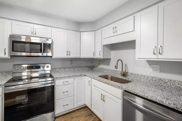 610 S Franklin St #C202, Holbrook, MA 02343