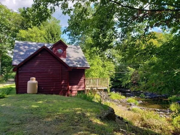 Huntington, MA 01050,4 Stage Rd