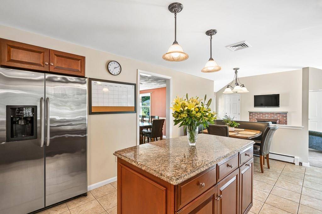Wakefield, MA 01880,6 Tobey Ln