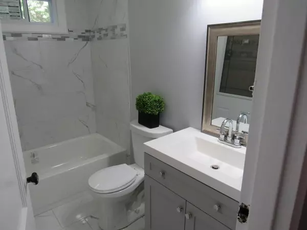 Springfield, MA 01109,70 Amore Rd