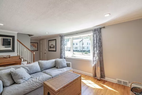 East Longmeadow, MA 01028,26 Hanward Hl