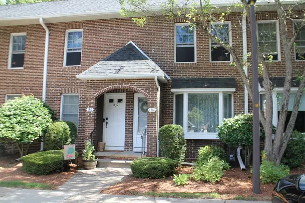 15 Mansion Woods Dr #C, Agawam, MA 01001