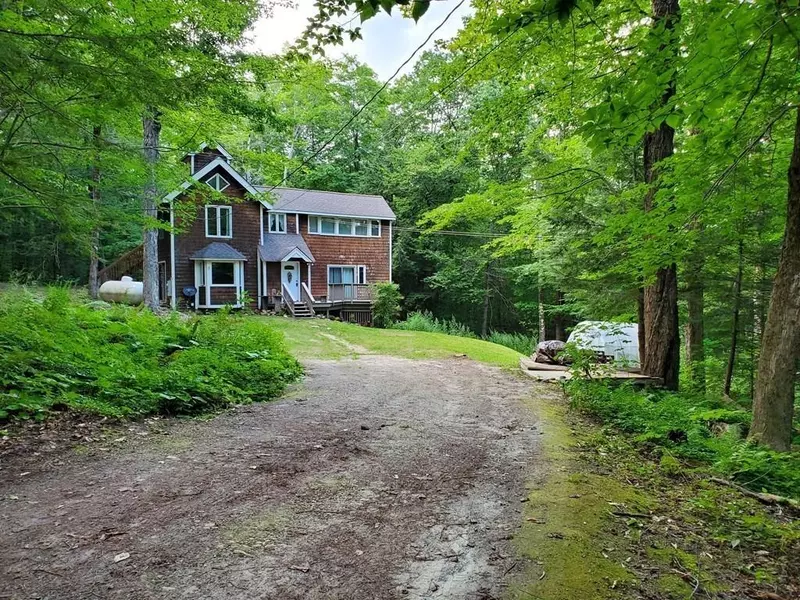 585 Leonhardt Rd, Becket, MA 01223