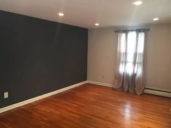 Springfield, MA 01109,35 Fisher St