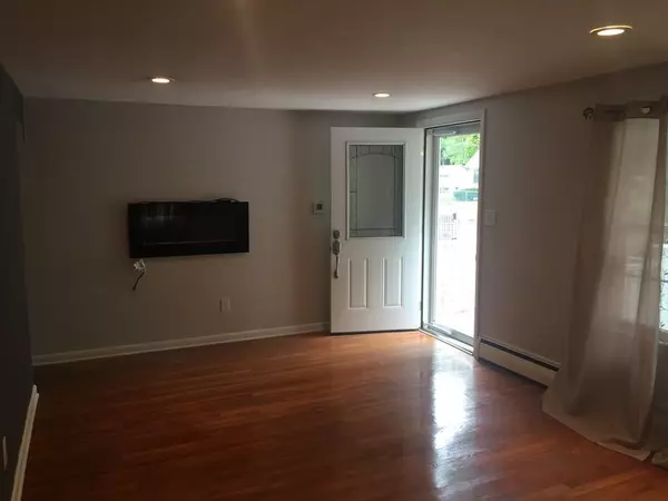 Springfield, MA 01109,35 Fisher St