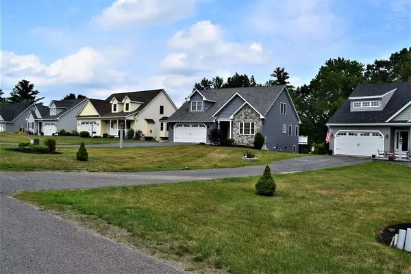 Kingston, NH 03848,2 Mulligan Way #2