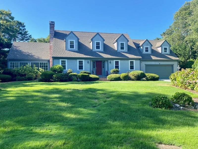 228 Cotuit Bay Dr, Barnstable, MA 02635