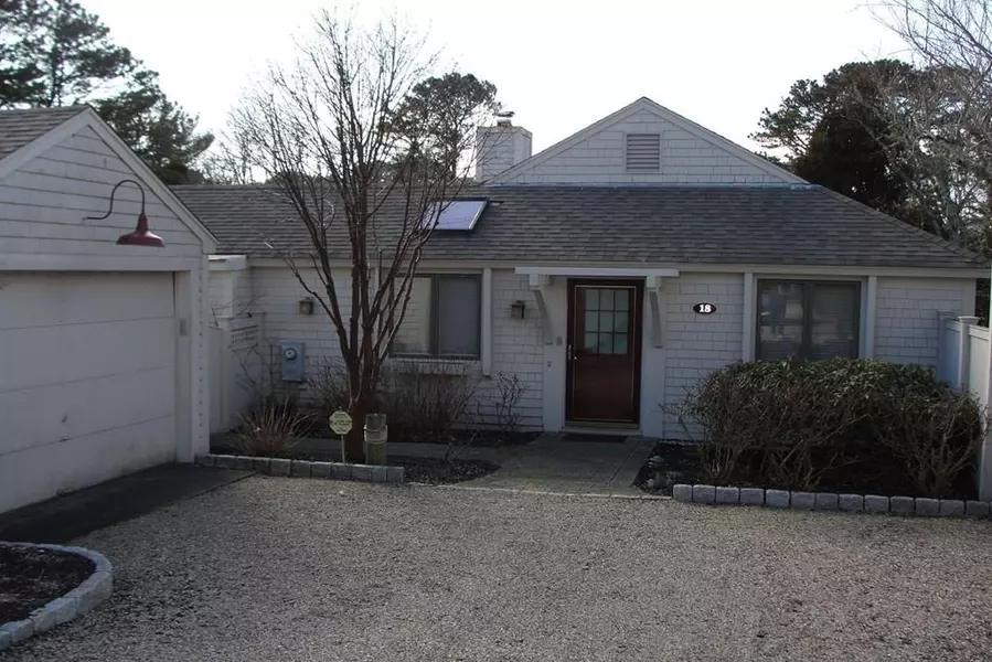 18 Mashie Circle, Mashpee, MA 02649