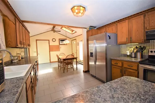 Kingston, NH 03848,12 Brookhaven Rd