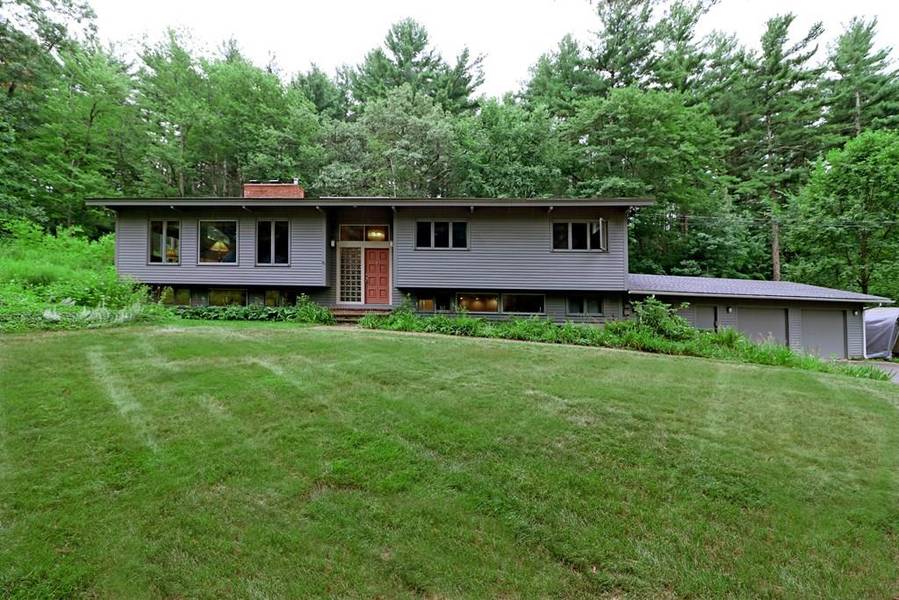 81 Woodside Rd, Harvard, MA 01451