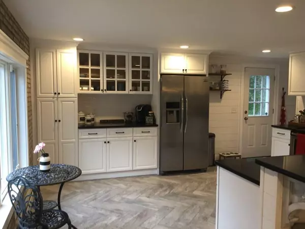 Tiverton, RI 02878,27 Campion Ave