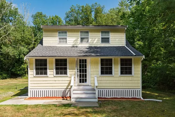 265 Pond St, Holbrook, MA 02343