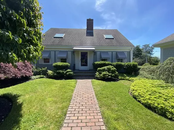 71 Bush St, Dartmouth, MA 02748