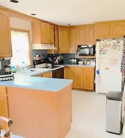 Agawam, MA 01001,33 Dartmouth St