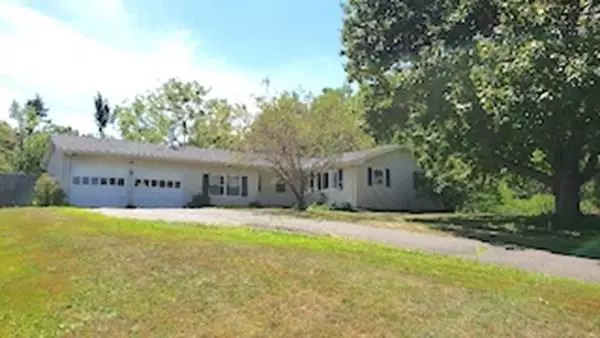 19 Kaolin Rd, Blandford, MA 01008