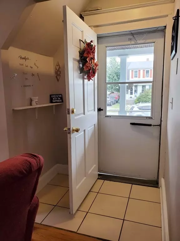 Springfield, MA 01104,70-72 Windemere St