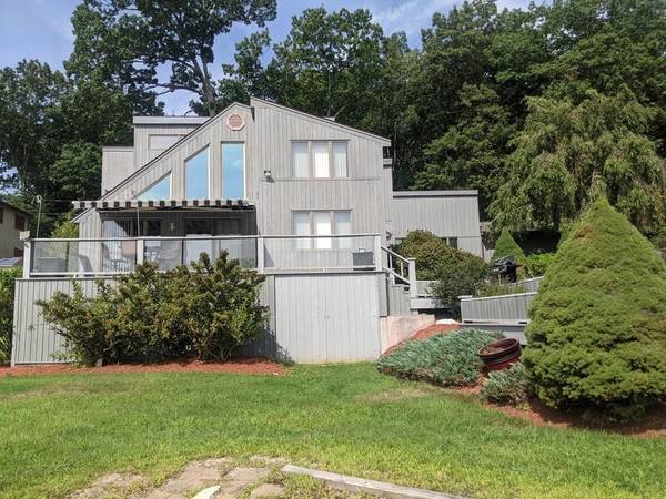 2 Willis Dr, Charlton, MA 01507