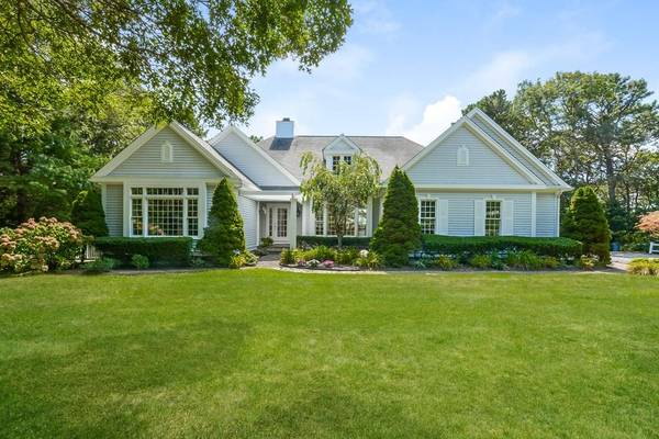 16 Greentree Cir, Falmouth, MA 02536