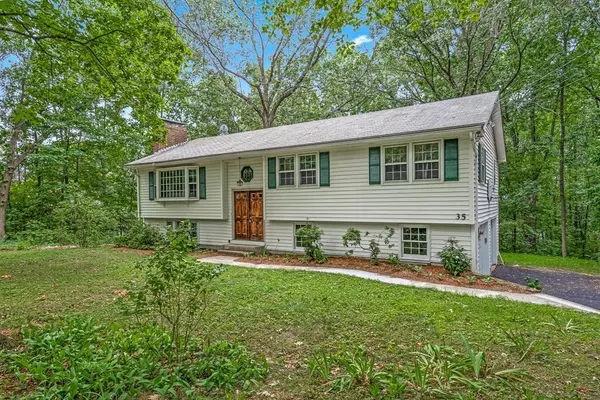 35 Robin Hill Rd, Chelmsford, MA 01824