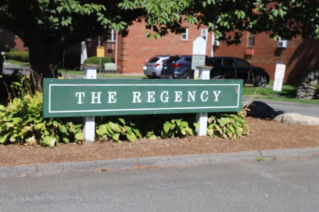 Agawam, MA 01001,29 Regency Park Drive #29