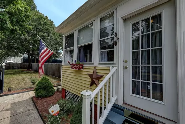 Seekonk, MA 02771,26 Smith Street