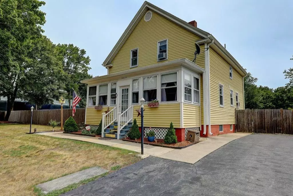 Seekonk, MA 02771,26 Smith Street