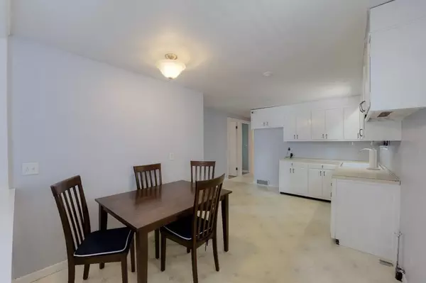 Springfield, MA 01118,17 Regal St