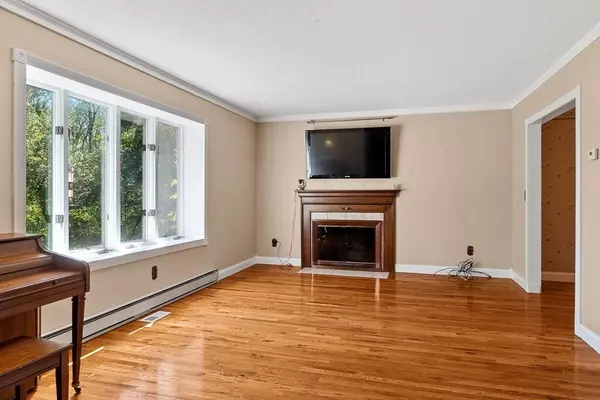 Pelham, NH 03076,272 Old Gage Hill Rd