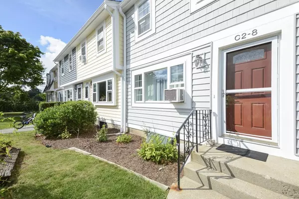 8 Lydon Ln #C2-8, Halifax, MA 02338