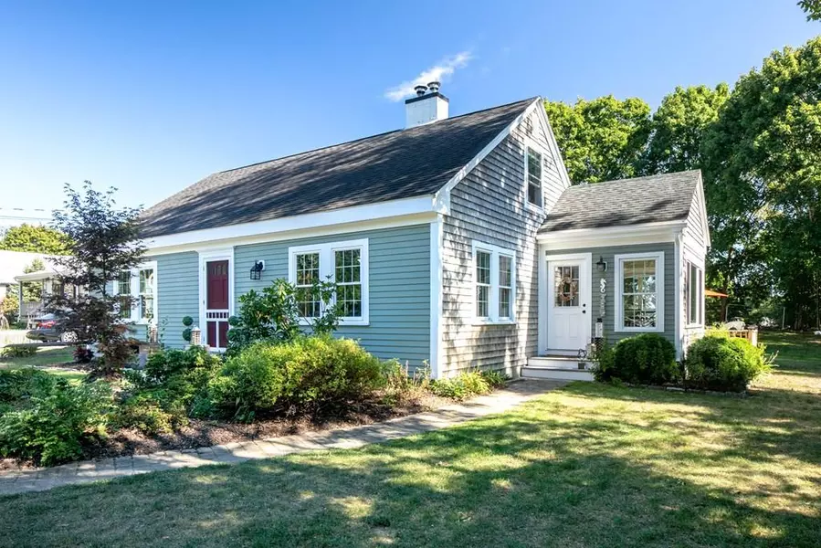 21 Acushnet Rd, Mattapoisett, MA 02739