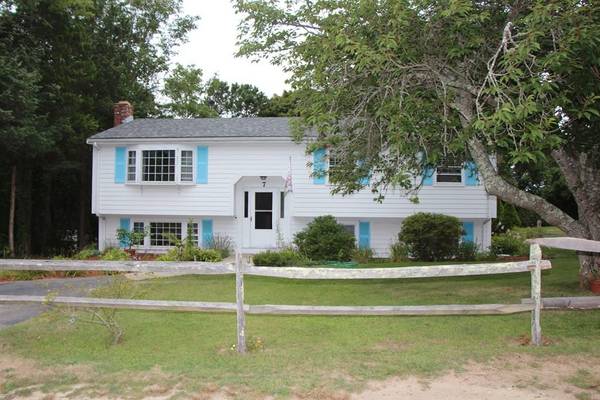 7 Wing Rd, Bourne, MA 02559