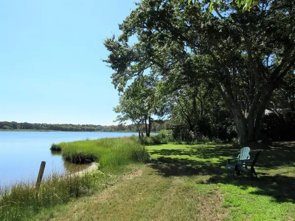 Yarmouth, MA 02673,10 Swan Lake Rd