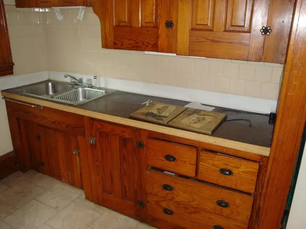 Attleboro, MA 02703,881 Washington St