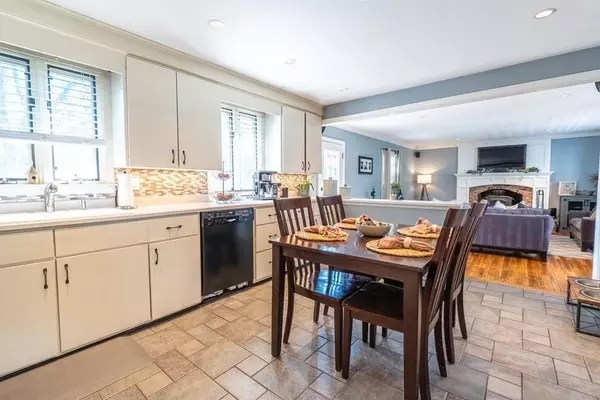 Tiverton, RI 02878,107 Warren Ave