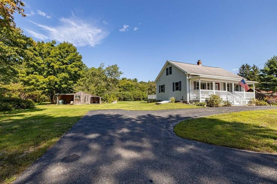 1048 N Brookfield Rd, Oakham, MA 01068