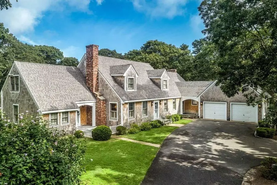 42 Witchwood Ln, Edgartown, MA 02539