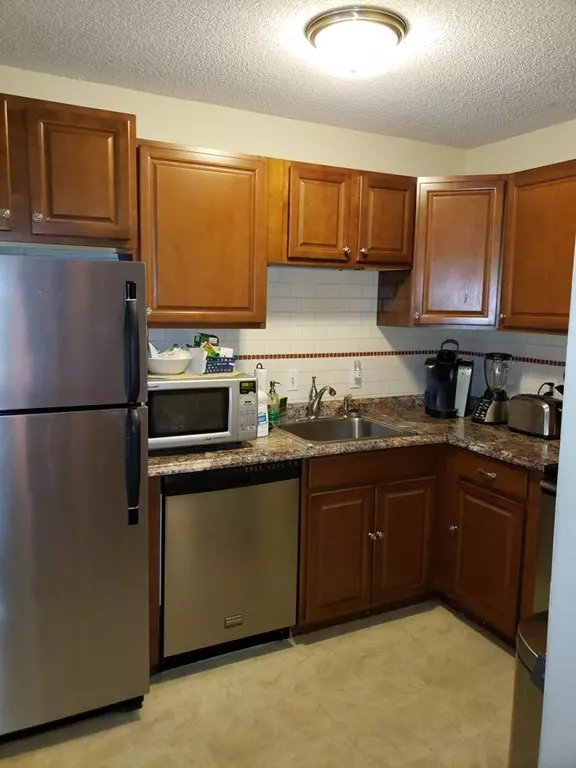 West Springfield, MA 01089,32 Park Ave #12B