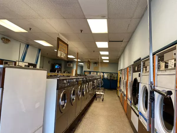 Springfield, MA 01109,817 State St