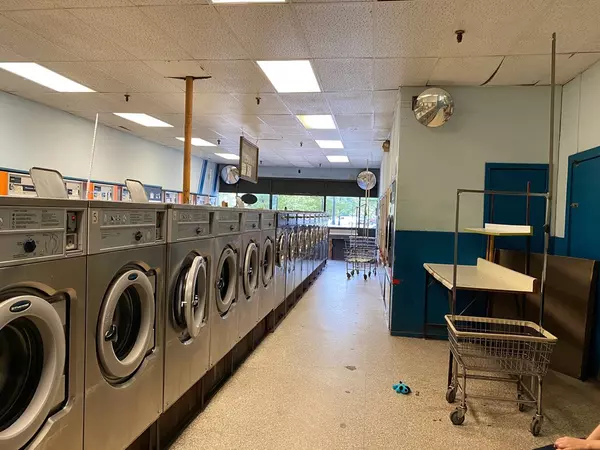 Springfield, MA 01109,817 State St