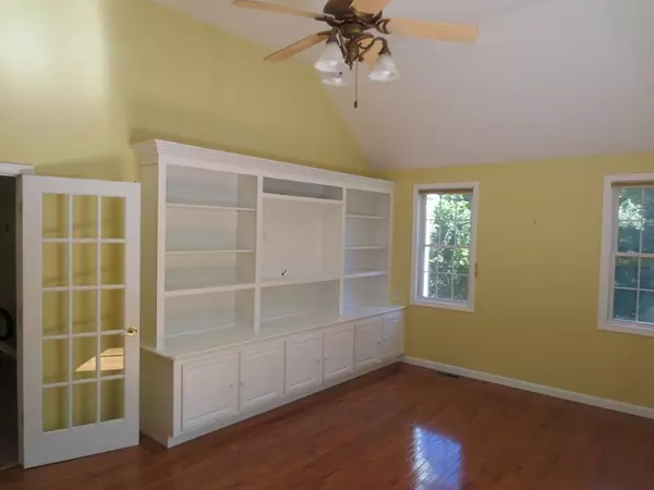 Northbridge, MA 01534,469 Sutton St