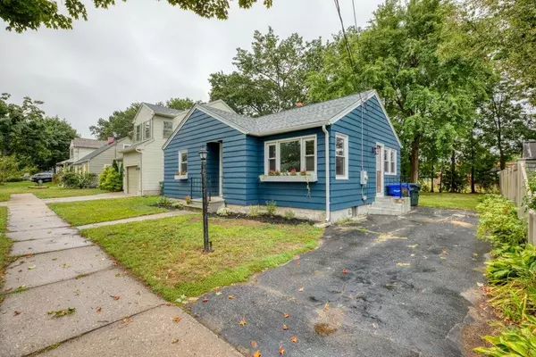 13 Notre Dame St, Springfield, MA 01104