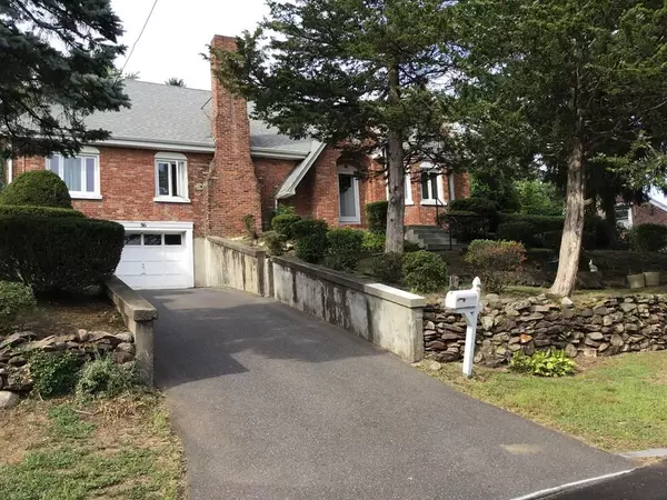 56 Kazbeck St, Springfield, MA 01151