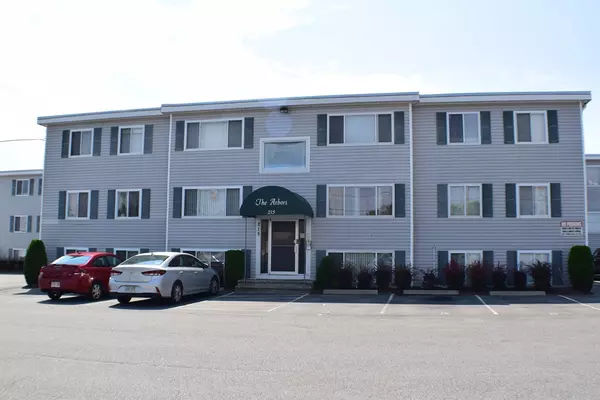 215 Glasgow St #11, Fall River, MA 02721