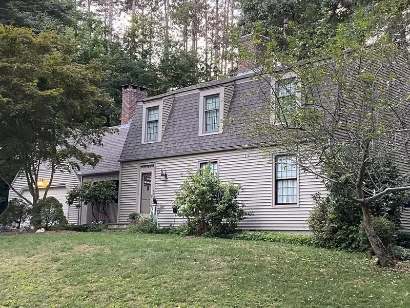 129 Walker Pond Rd, Sturbridge, MA 01566