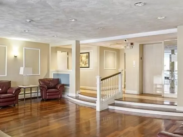 Brookline, MA 02446,50 Green St #209